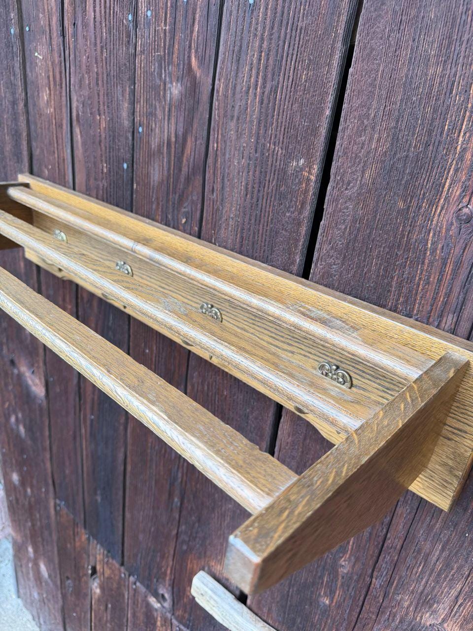 Vintage Garderobe aus Holz mit Messing-Doppelhaken und Ablage
