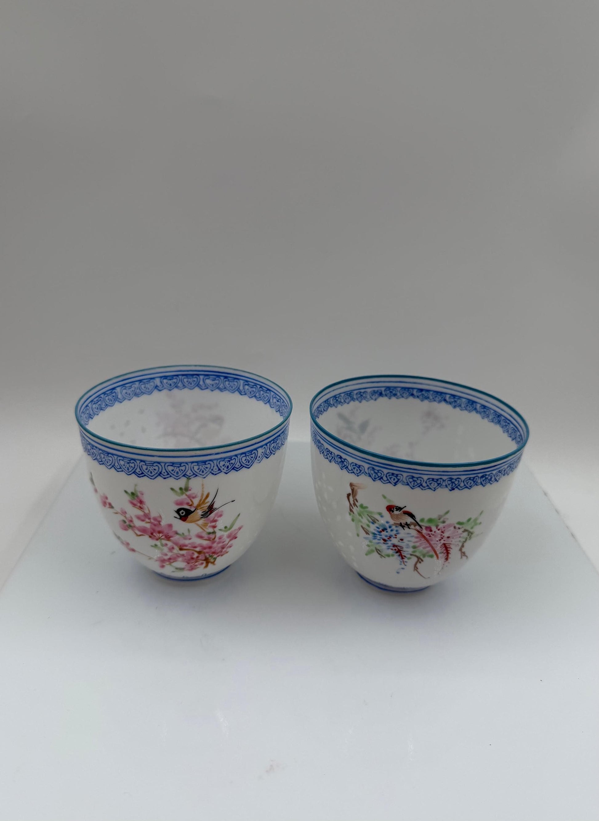 Set von 2 Vintage Teetasse Eierschalenporzellan Famille Rose, China