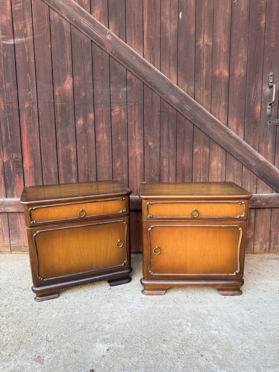 Set von 2 Vintage Nachttisch aus Nussbaum mit Messing-Ringgriffen