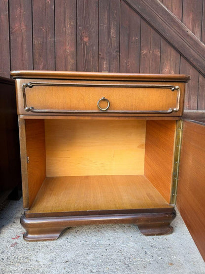 Set von 2 Vintage Nachttisch aus Nussbaum mit Messing-Ringgriffen