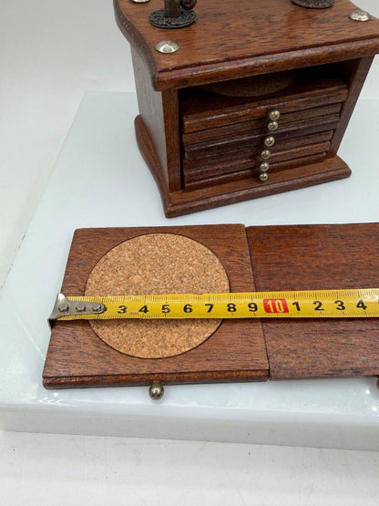 Vintage Untersetzer-Set 8-teilig, Holzbox mit Messinggriff