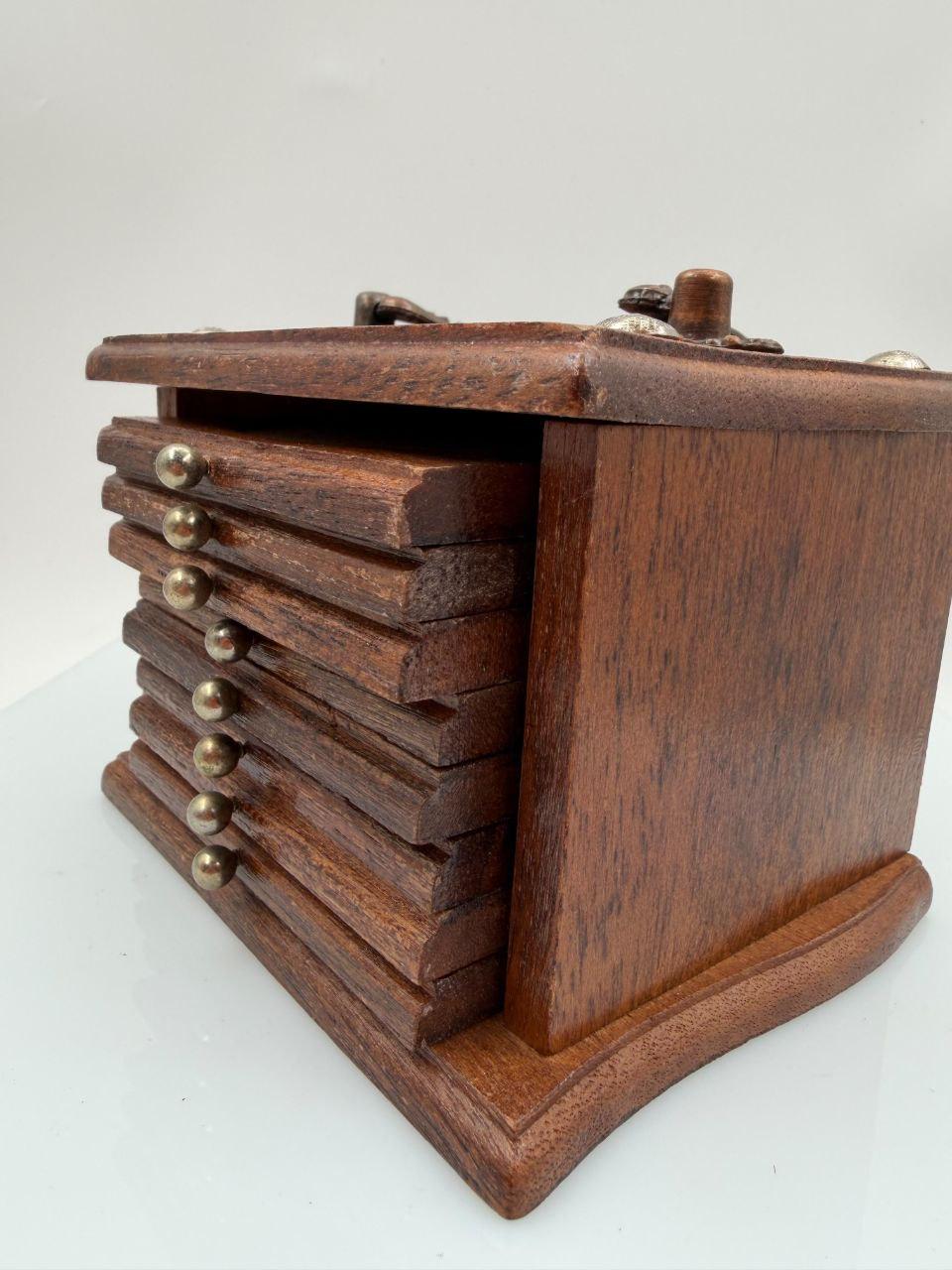 Vintage Untersetzer-Set 8-teilig, Holzbox mit Messinggriff