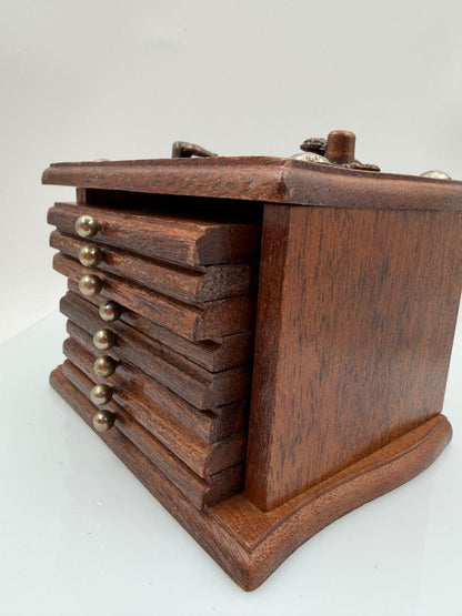 Vintage Untersetzer-Set 8-teilig, Holzbox mit Messinggriff