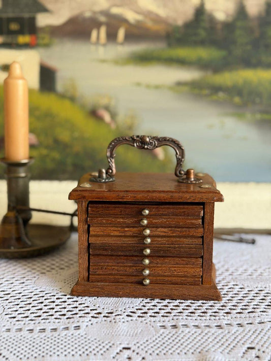 Vintage Untersetzer-Set 8-teilig, Holzbox mit Messinggriff