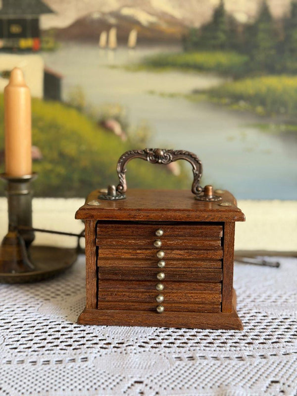 Vintage Untersetzer-Set 8-teilig, Holzbox mit Messinggriff
