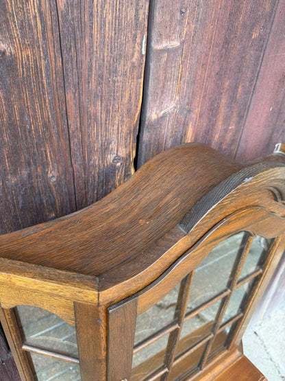 Vintage Wandvitrine aus Eichenholz im Barock-Stil mit Glastür