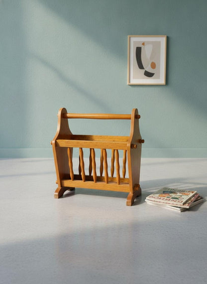 Vintage Zeitungsständer aus Eichenholz mit Spindelstäben, Mid-Century