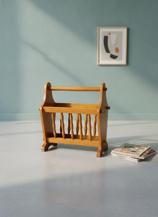 Vintage Zeitungsständer aus Eichenholz mit Spindelstäben, Mid-Century