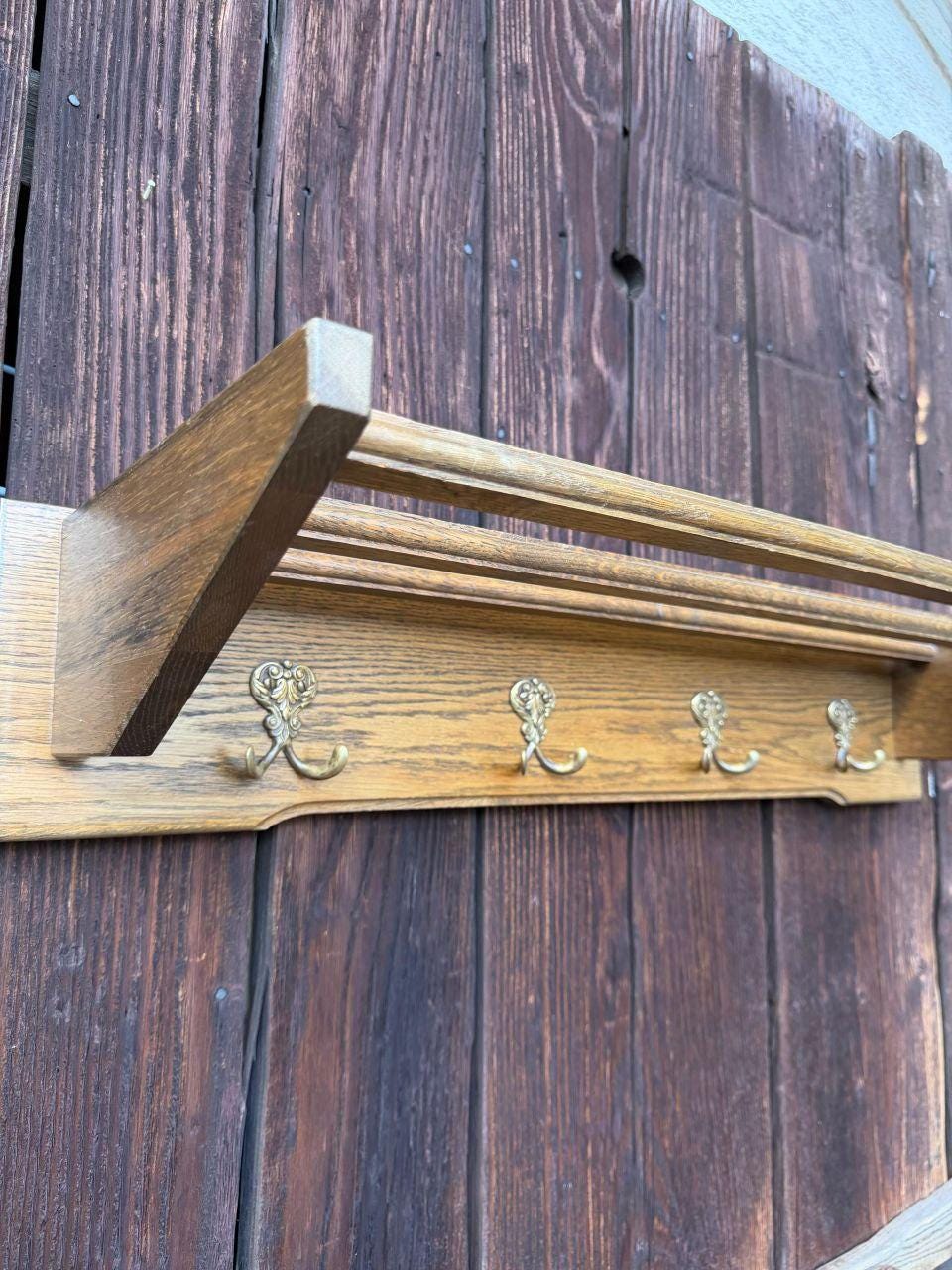 Vintage Garderobe aus Holz mit Messing-Doppelhaken und Ablage
