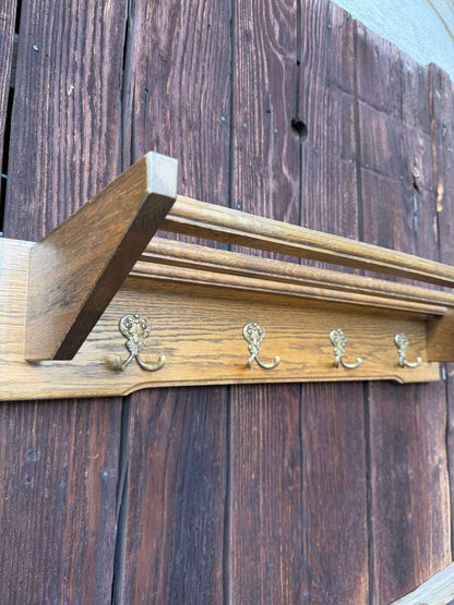 Vintage Garderobe aus Holz mit Messing-Doppelhaken und Ablage
