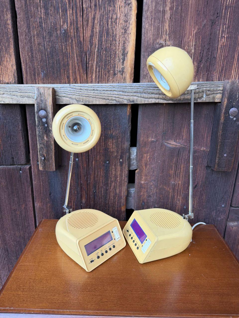 Set von 2 Vintage Tischlampe mit Wecker-Radio, Space Age Design