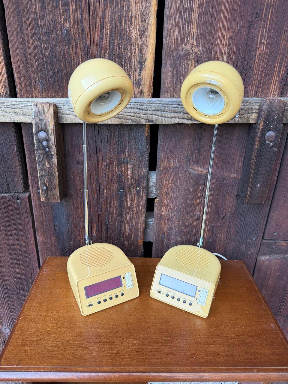 Set von 2 Vintage Tischlampe mit Wecker-Radio, Space Age Design