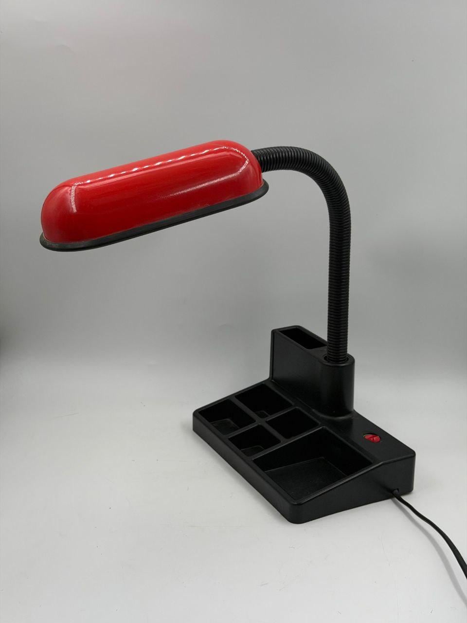 Vintage Schreibtischlampe mit Organizer-Tray, Rot-Schwarz, 80er Jahre