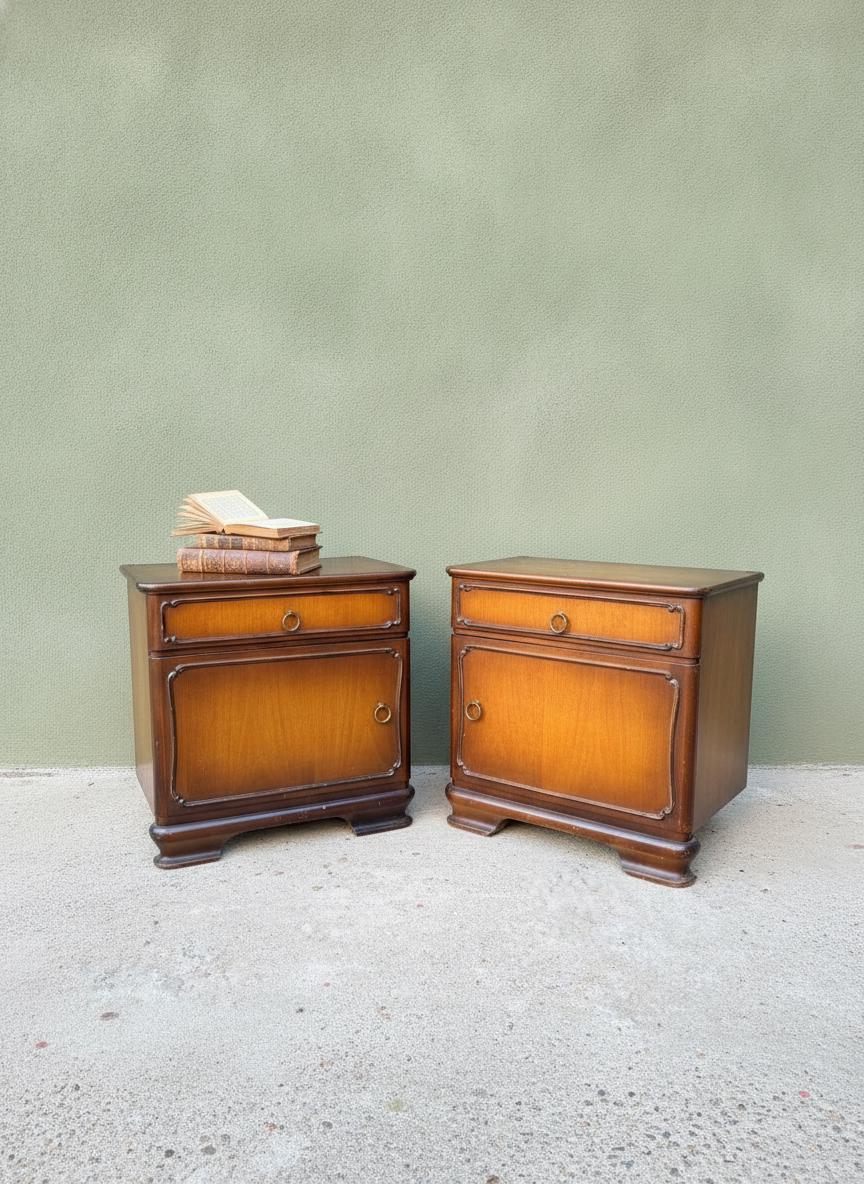 Set von 2 Vintage Nachttisch aus Nussbaum mit Messing-Ringgriffen