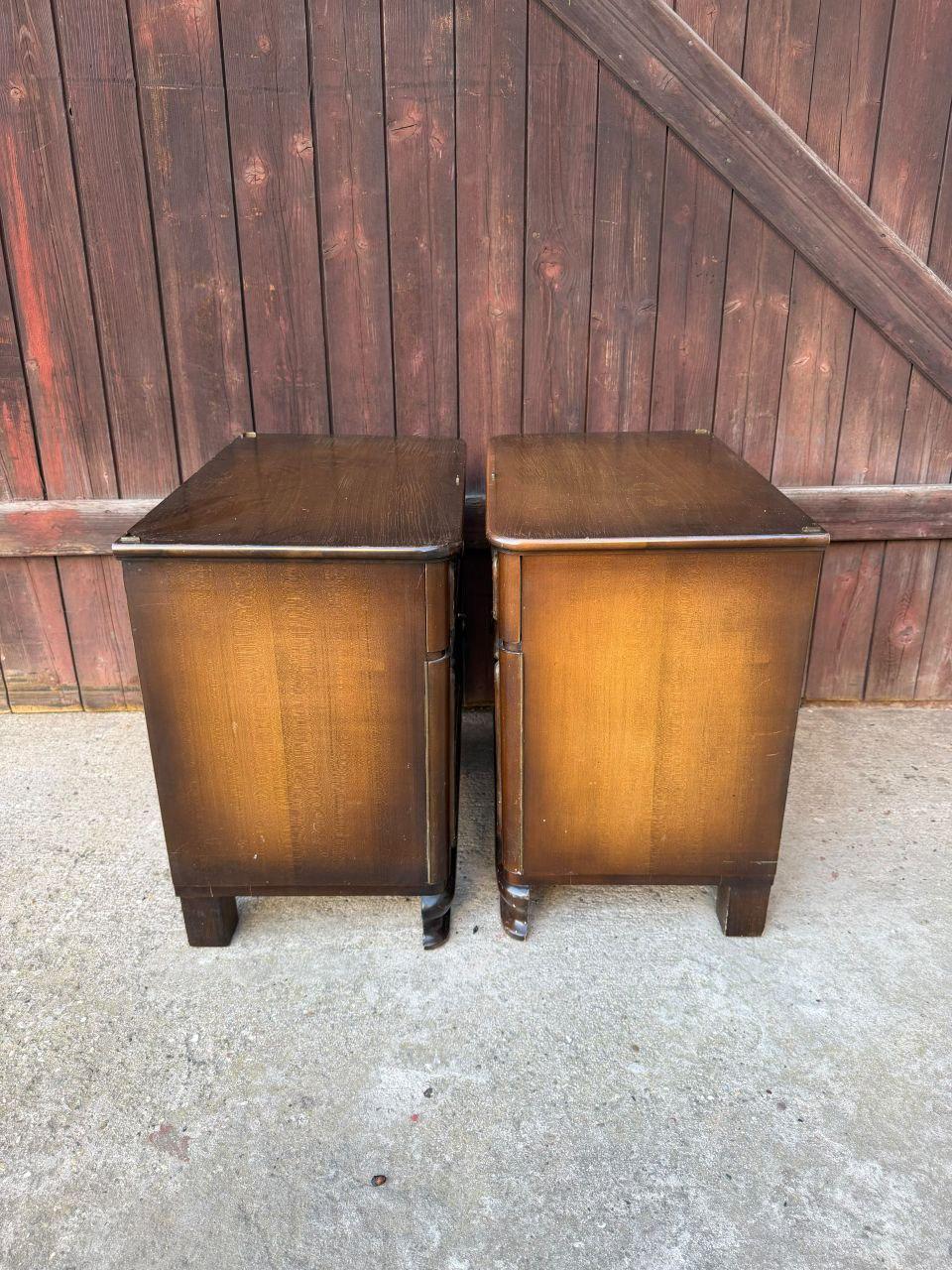 Set von 2 Vintage Nachttisch aus Nussbaum mit Messing-Ringgriffen