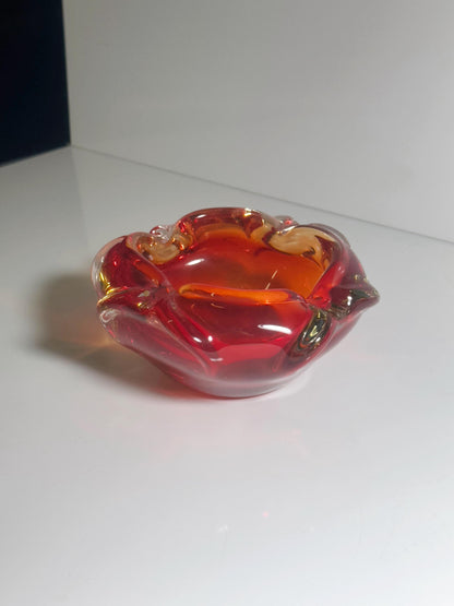Vintage Aschenbecher Böhmisches Kunstglas, Rot und Orange, 1960er