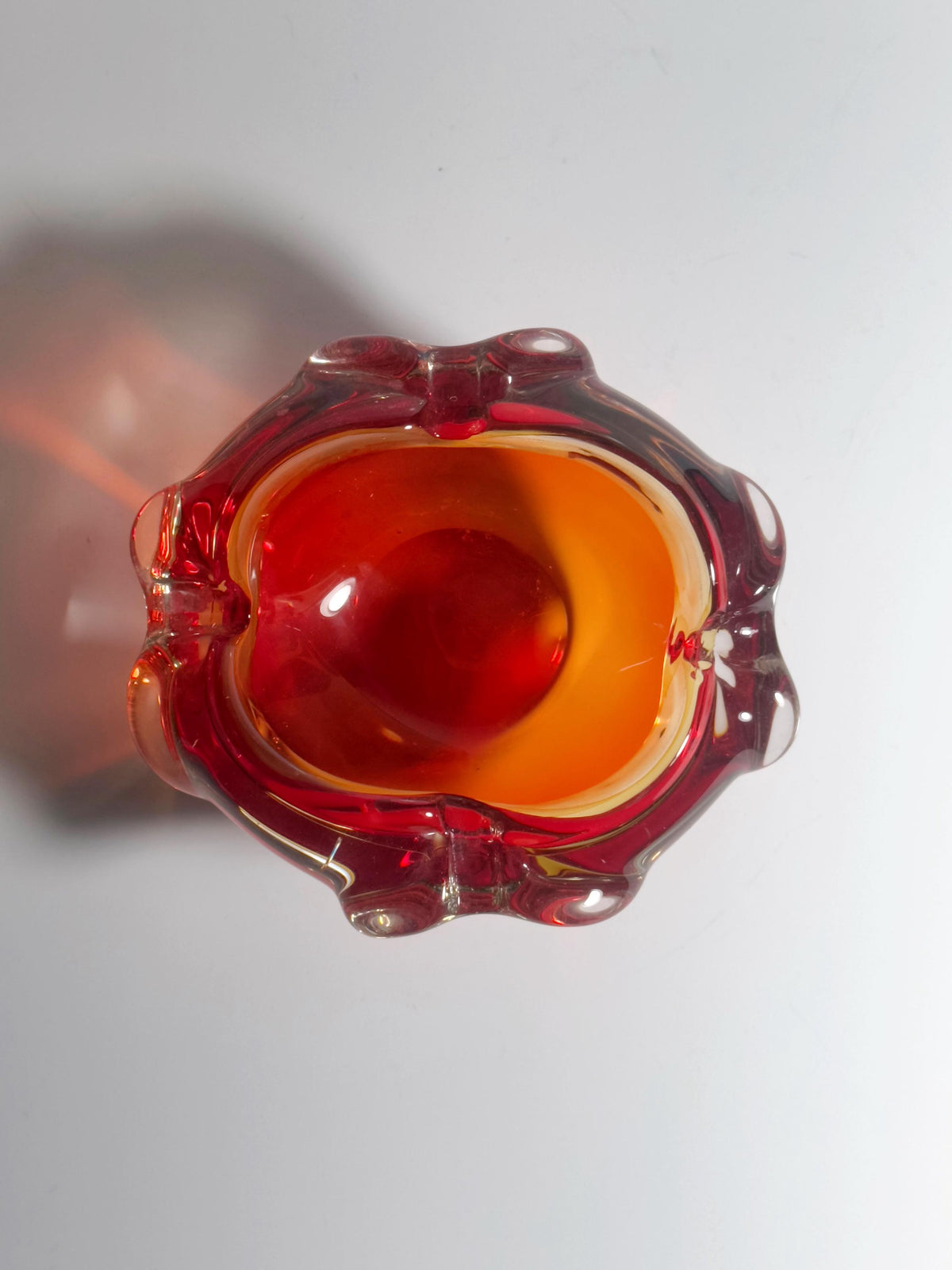 Vintage Aschenbecher Böhmisches Kunstglas, Rot und Orange, 1960er