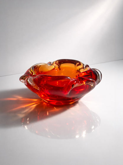 Vintage Aschenbecher Böhmisches Kunstglas, Rot und Orange, 1960er
