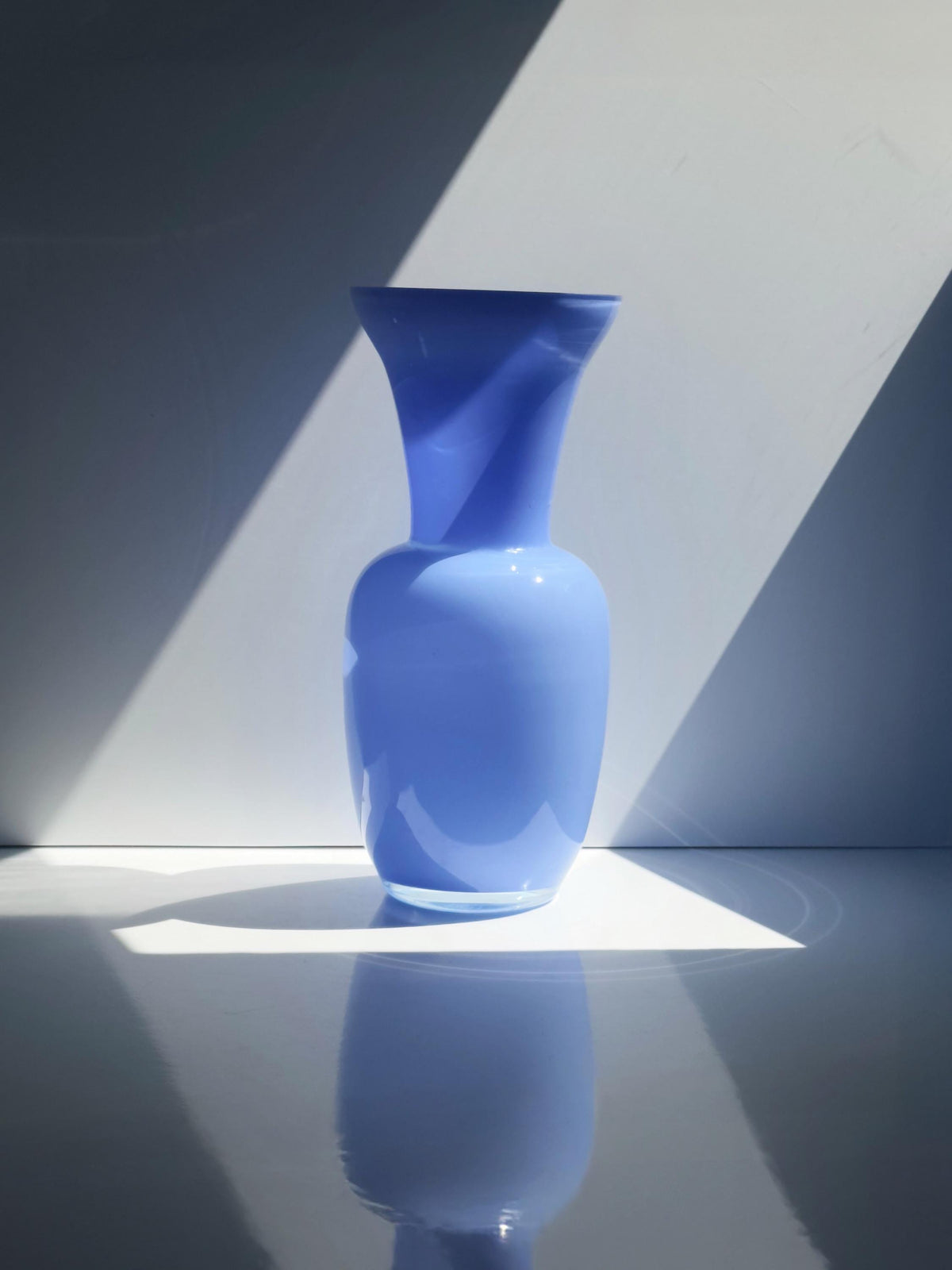 Vintage Opalglas-Vase in Blau, Italien, 35 cm