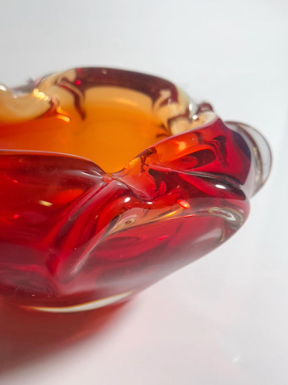 Vintage Aschenbecher Böhmisches Kunstglas, Rot und Orange, 1960er