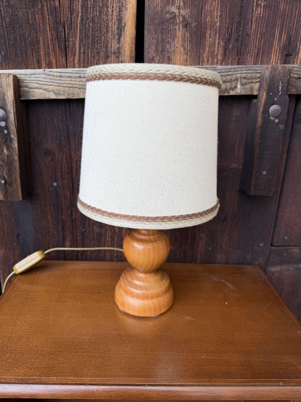 Vintage Tischlampe Holz Creme Stoffschirm Mid-Century