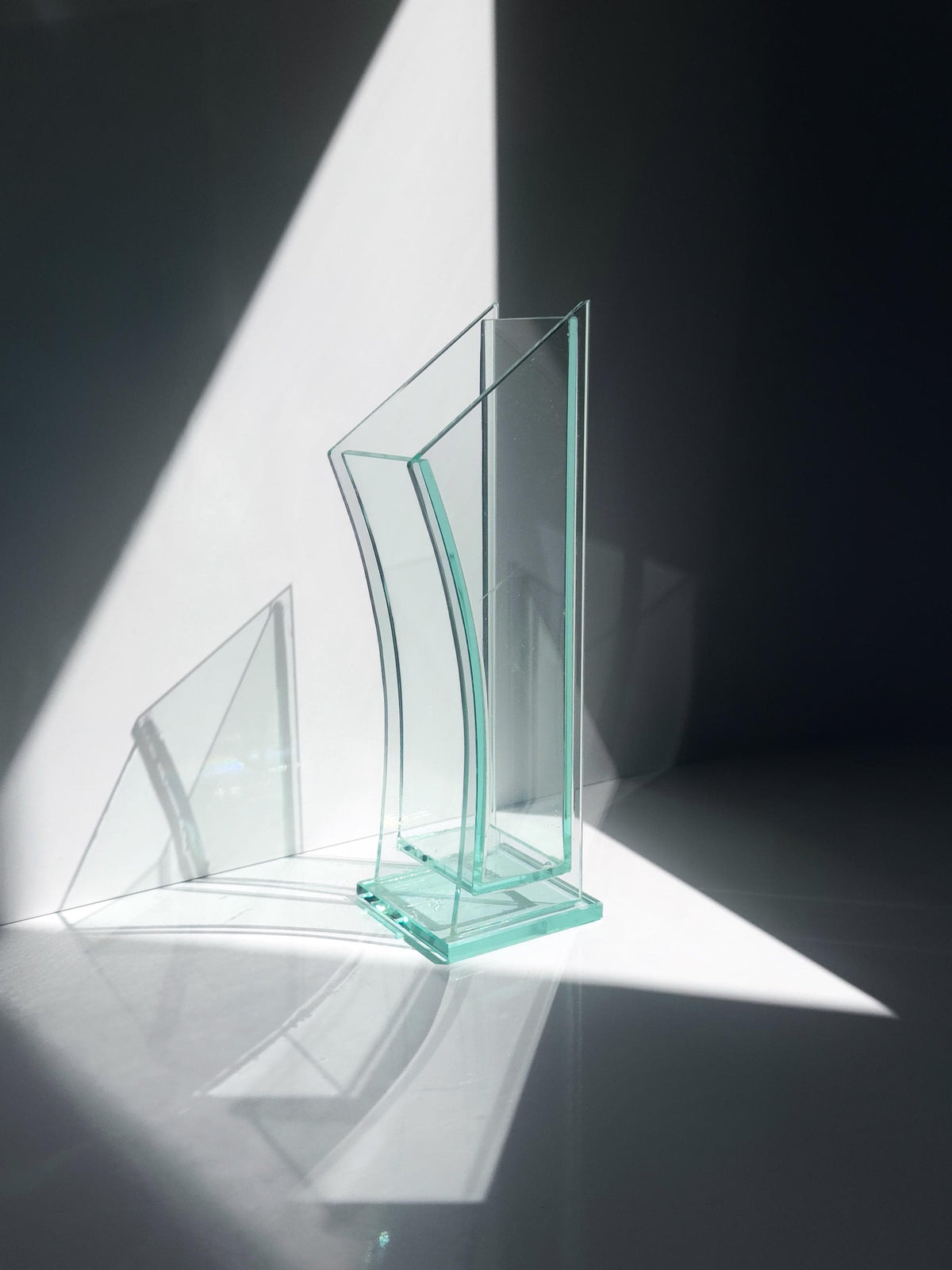 Vintage Vase aus gebogenem Klarglas, Postmodern Design