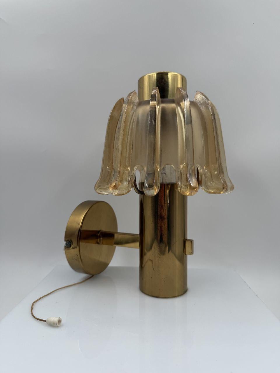 Vintage Wandlampe Messing mit Muranoglas-Schirm