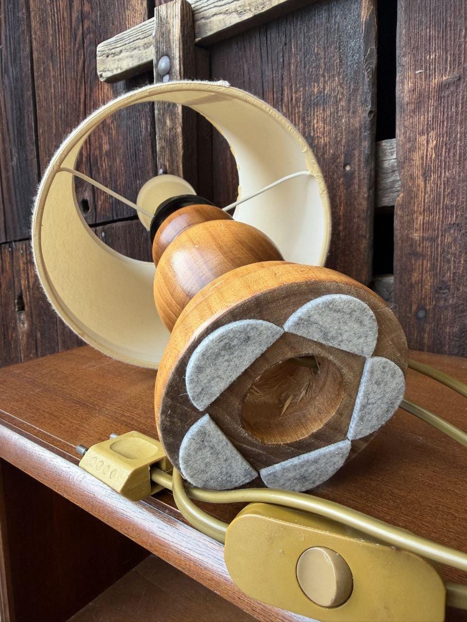 Vintage Tischlampe Holz Creme Stoffschirm Mid-Century