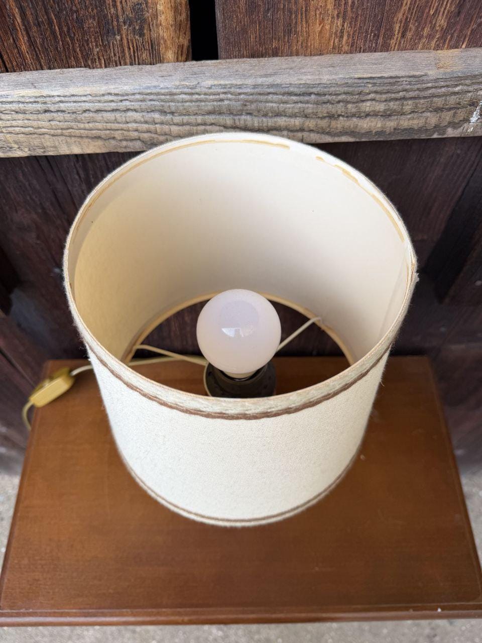 Vintage Tischlampe Holz Creme Stoffschirm Mid-Century