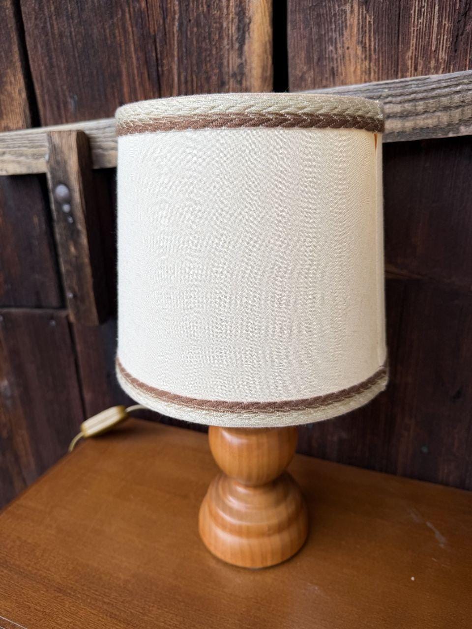 Vintage Tischlampe Holz Creme Stoffschirm Mid-Century