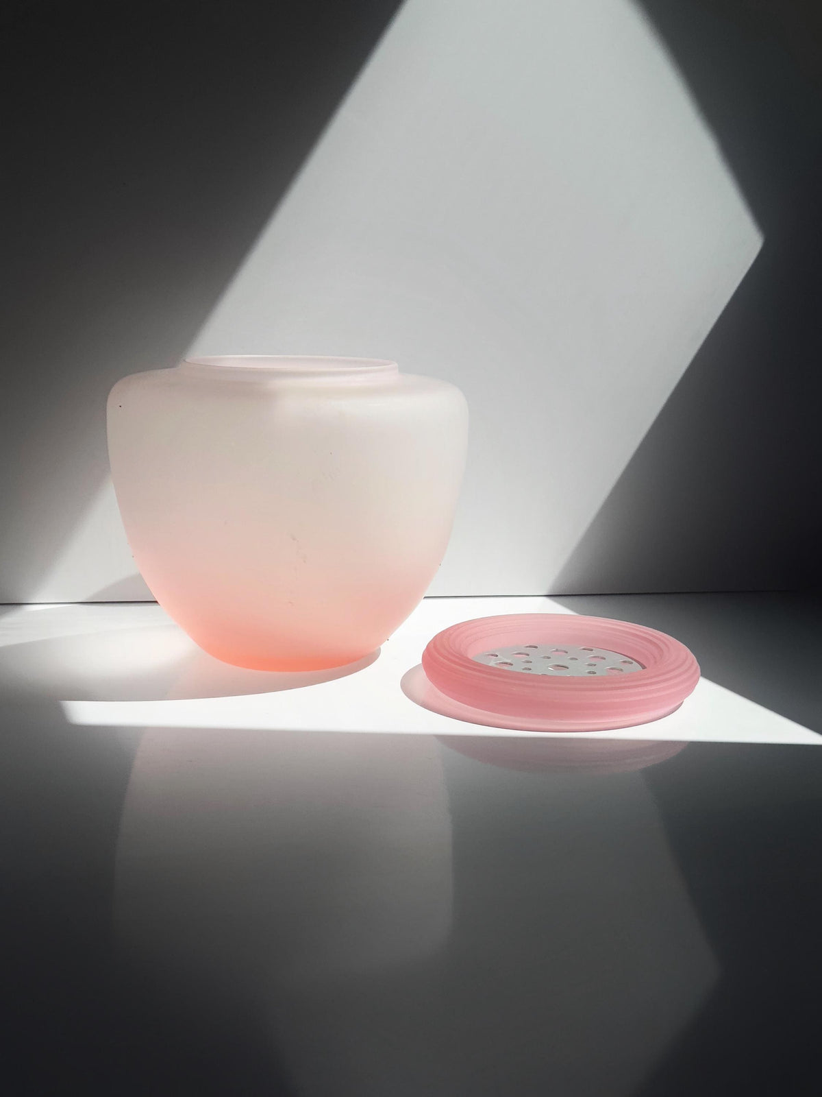 Vintage Glasvase "Rosalin" von IVV, mattiertes Rosa Glas