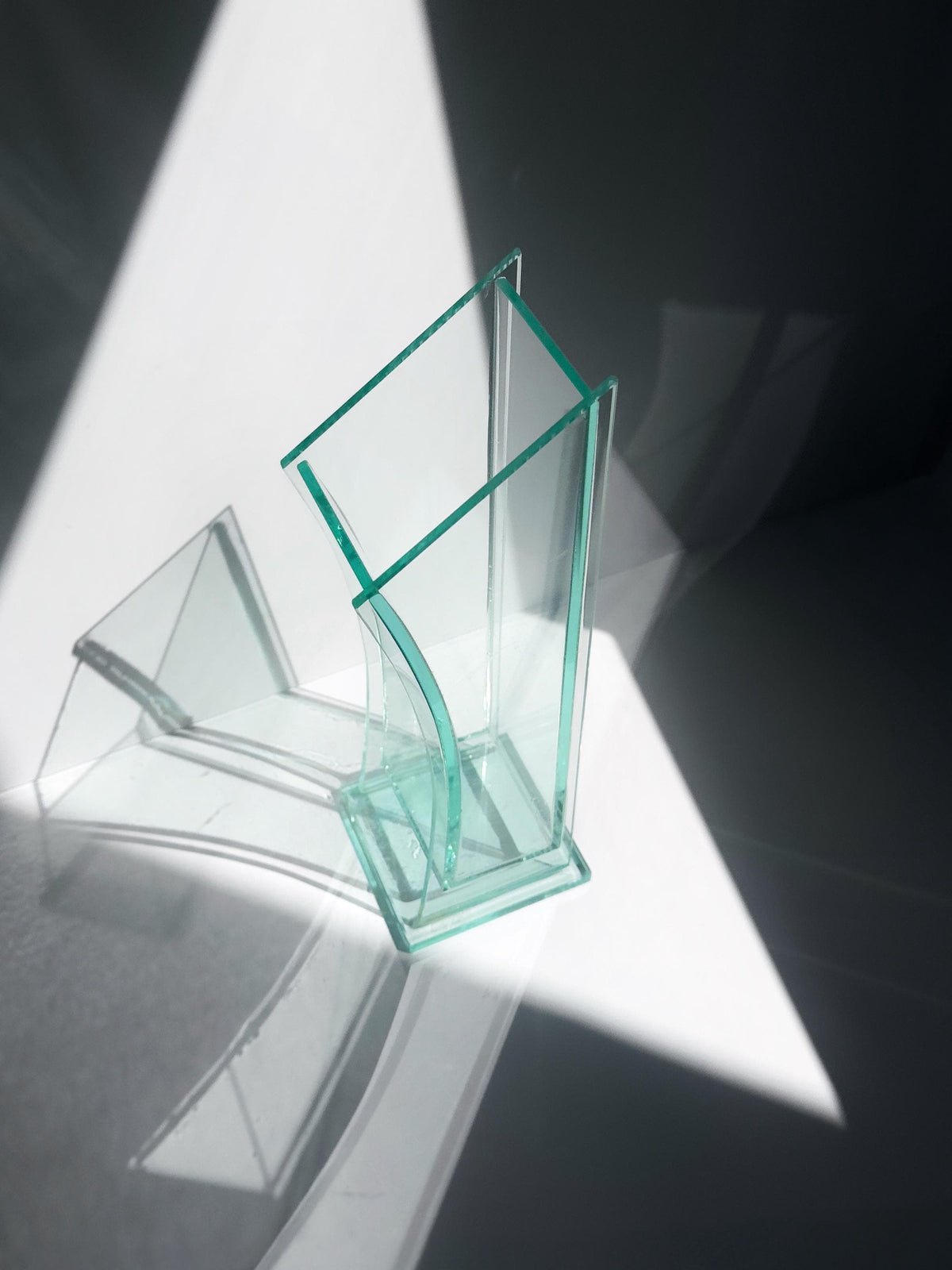 Vintage Vase aus gebogenem Klarglas, Postmodern Design