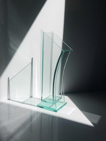 Vintage Vase aus gebogenem Klarglas, Postmodern Design