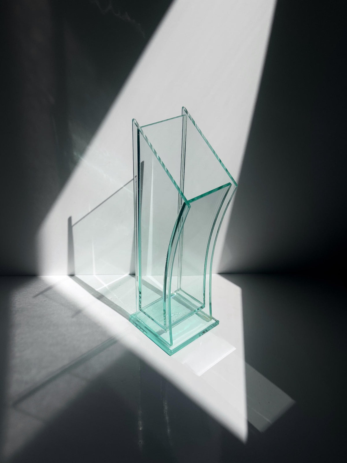 Vintage Vase aus gebogenem Klarglas, Postmodern Design