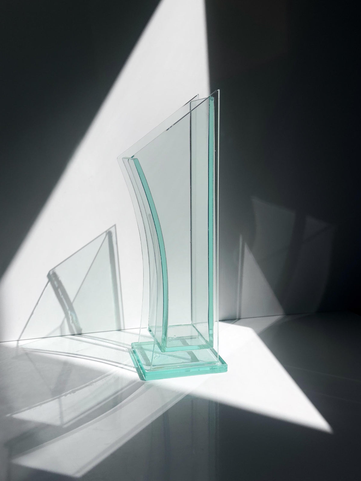 Vintage Vase aus gebogenem Klarglas, Postmodern Design