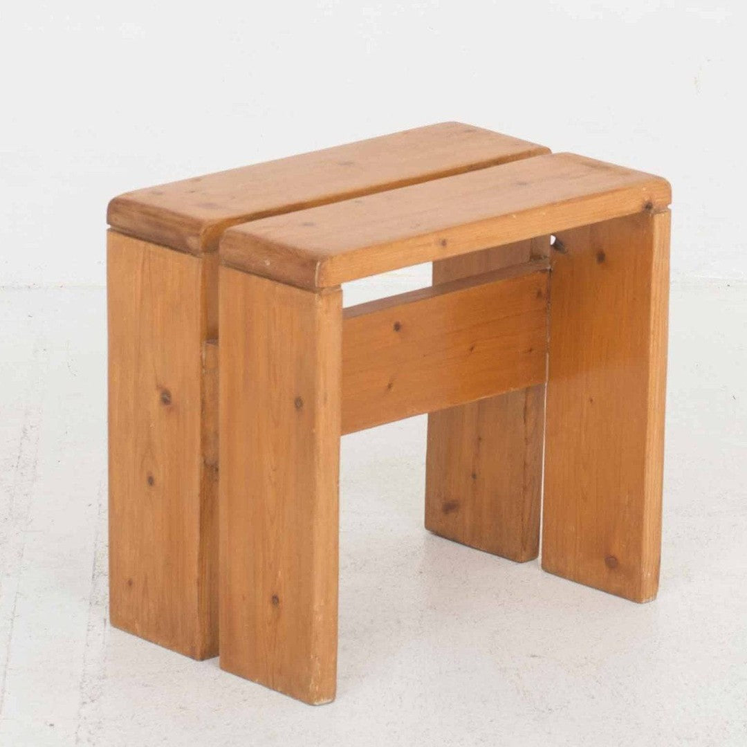 Hocker Les Arcs von Charlotte Perriand aus Kiefer
