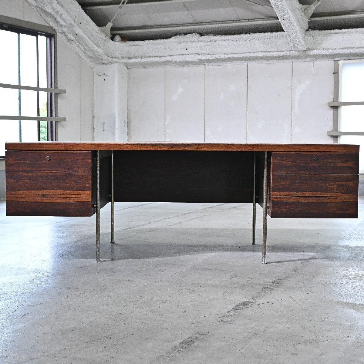 Vintage Schreibtisch Brasilianisches Rosenholz von KOKUYO