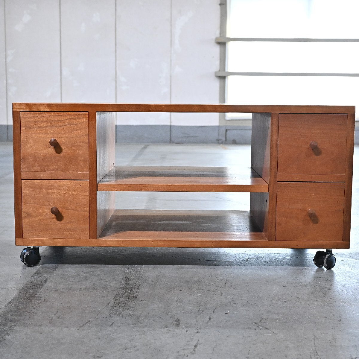 Vintage Lowboard von WoodYouLikeCompany, Kirschholz, mit Schublade und Rollen, TV/AV-Aufbewahrung