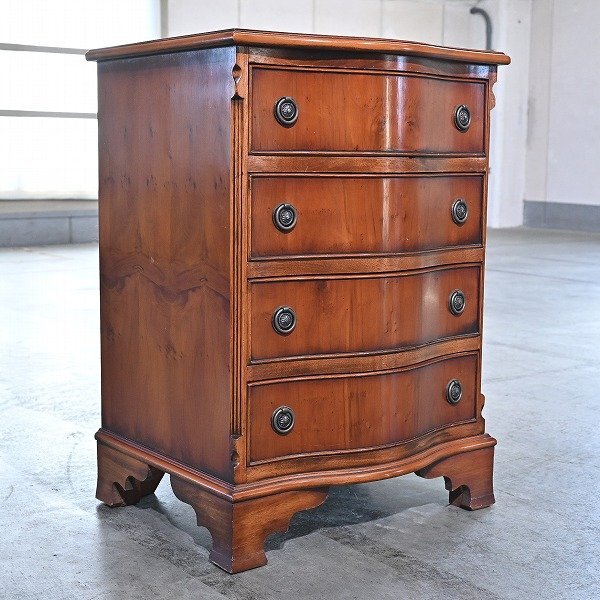 Vintage Kommode Serpentine von Rosjohn