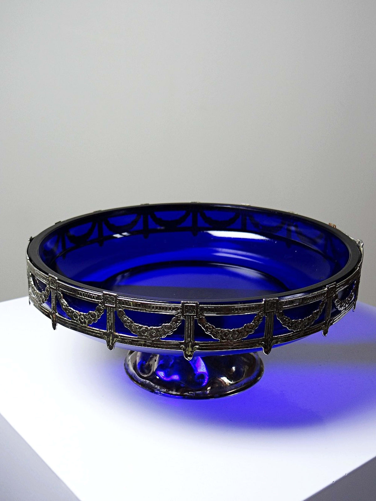 Vintage Schale aus Kobaltglas und versilbertem Metall, Louis XVI Stil, circa 1900-1920