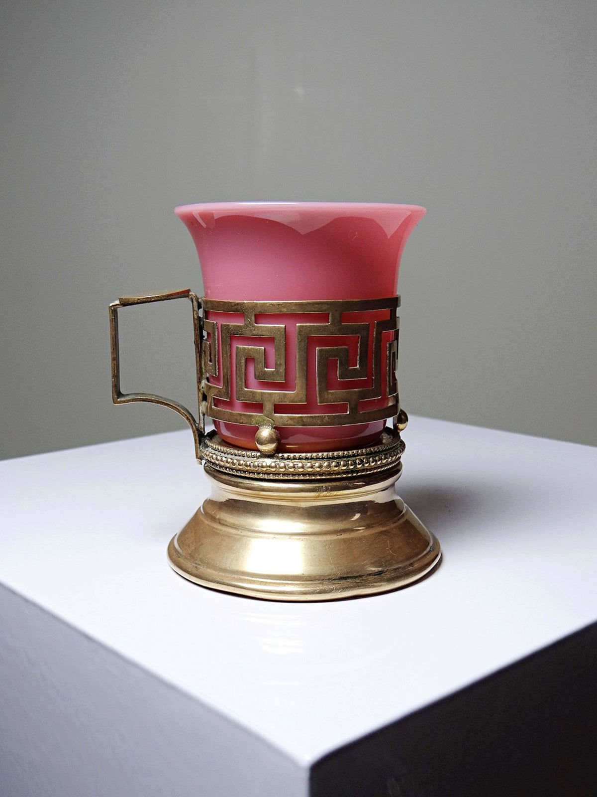 Vintage Kerzenhalter aus rosa Opalglas und vergoldetem Messing, 19. Jahrhundert