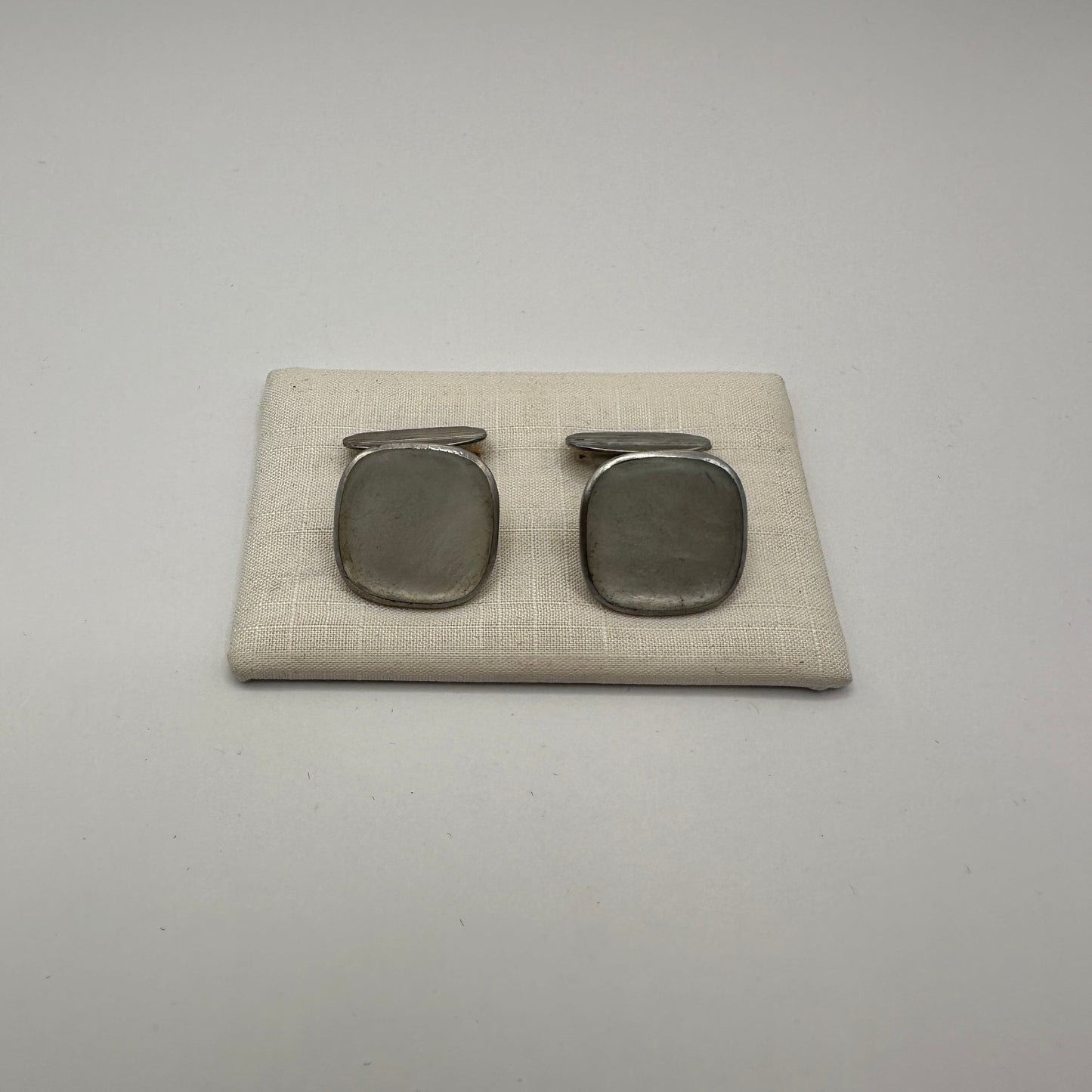 Vintage Manschettenknopf oval-quadratisch aus 835er Silber mit gestreifter Front