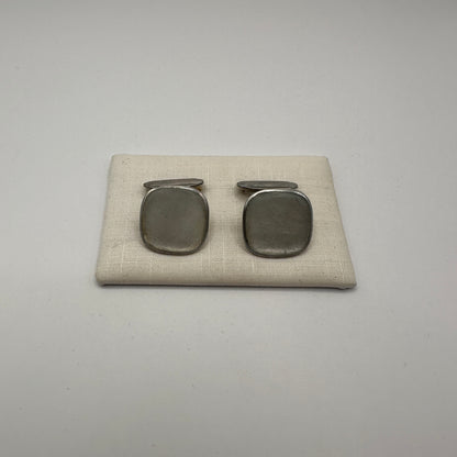 Vintage Manschettenknopf oval-quadratisch aus 835er Silber mit gestreifter Front