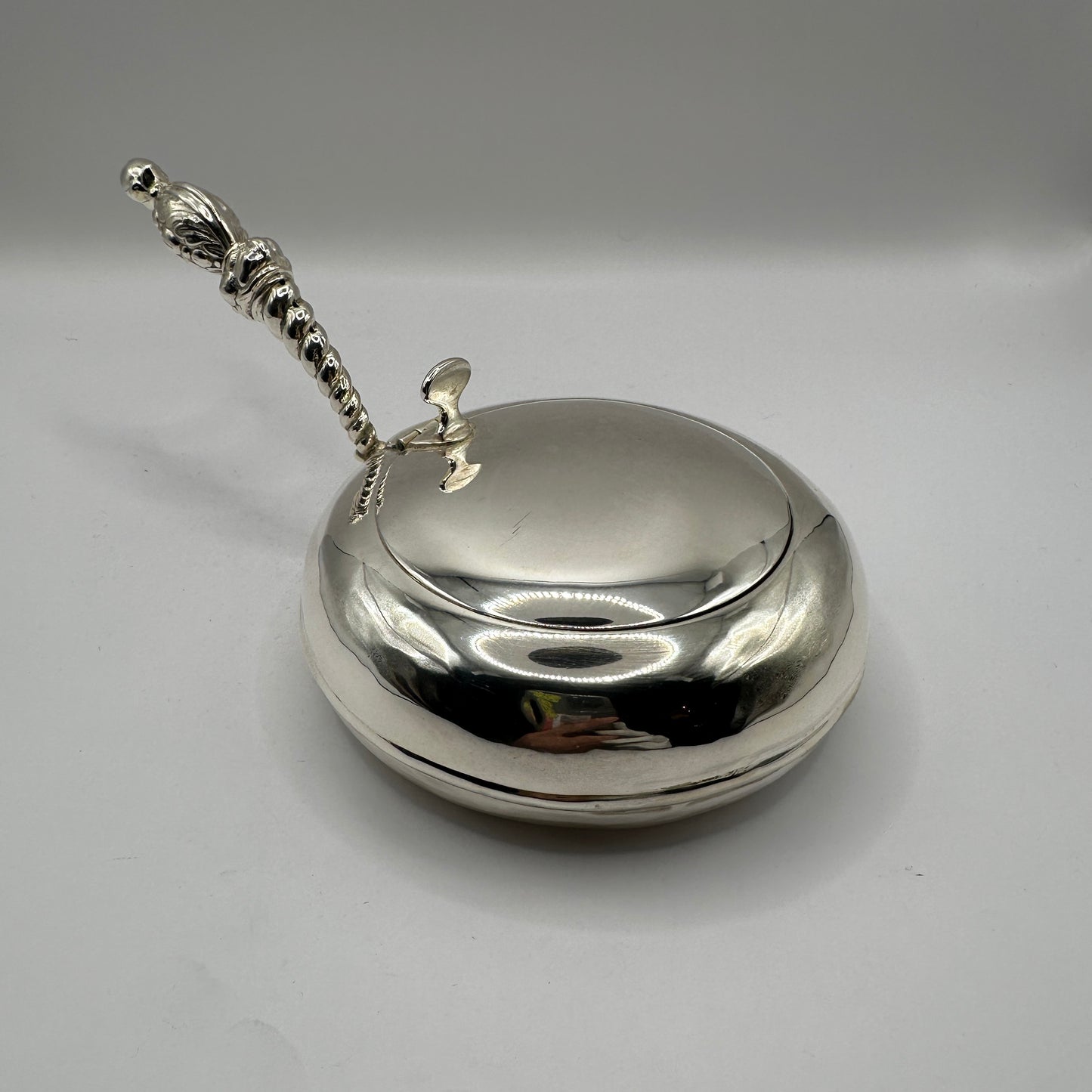 Vintage Silberdose von E.A.R. Frankreich mit ornamentiertem Griff, seltenes Sammlerstück