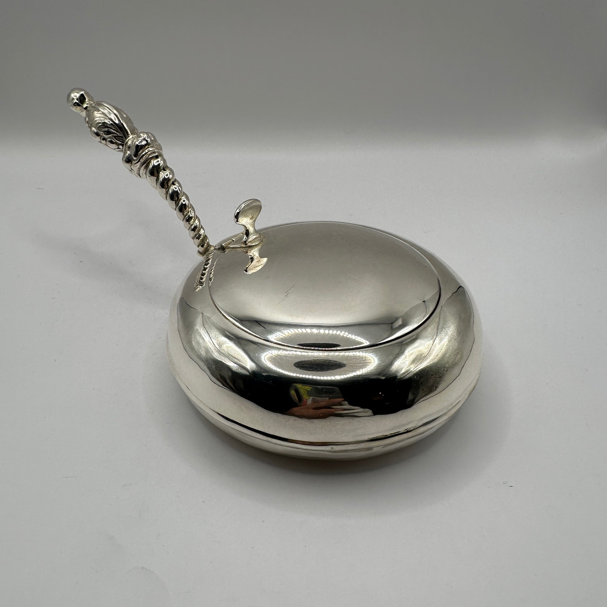 Vintage Silberdose von E.A.R. Frankreich mit ornamentiertem Griff, seltenes Sammlerstück