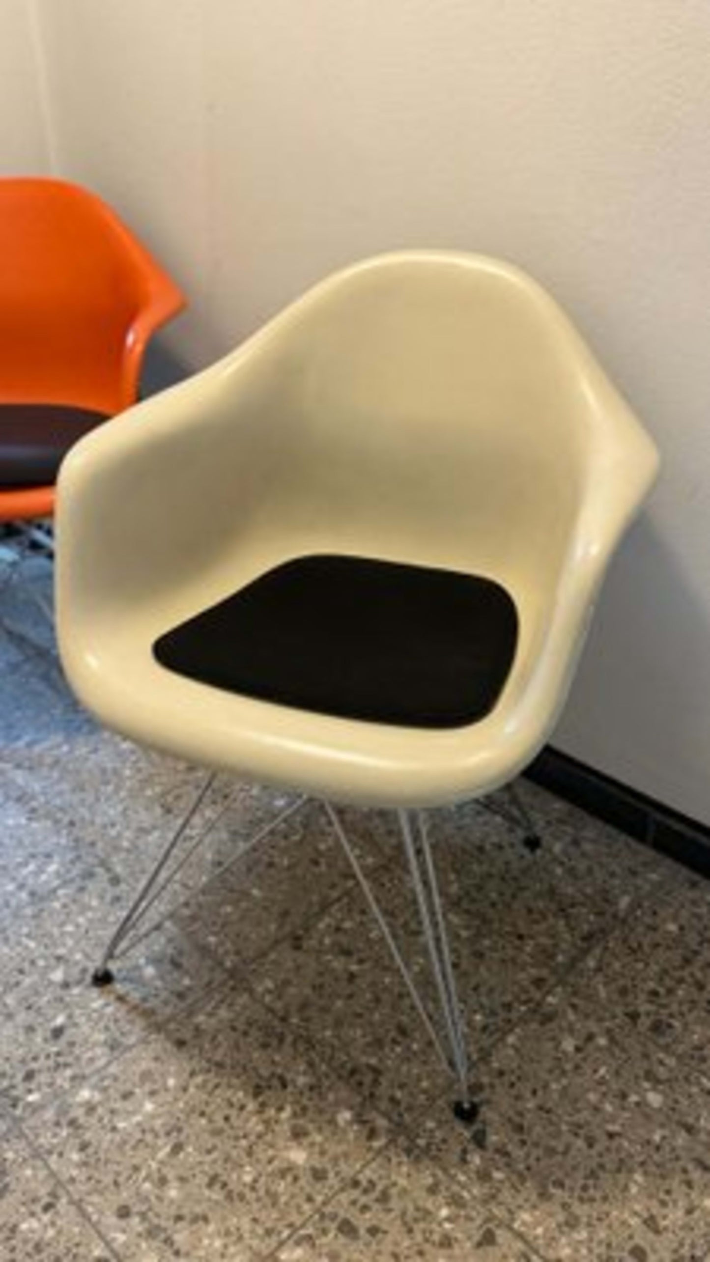 Vintage DAR Armlehnstuhl von Charles und Ray Eames für Herman Miller Set von 2