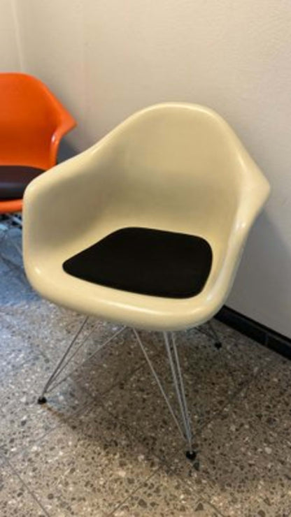 Vintage DAR Armlehnstuhl von Charles und Ray Eames für Herman Miller Set von 2