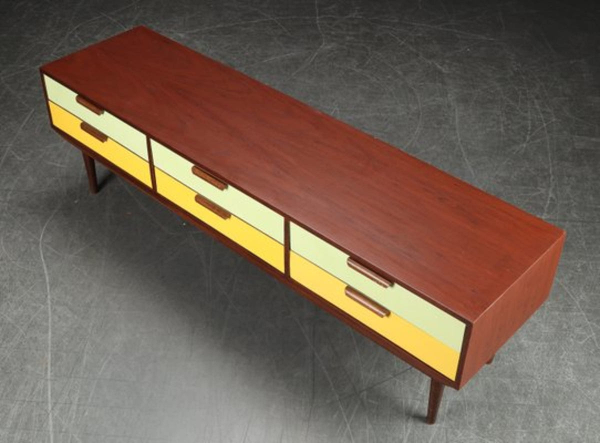 Vintage Sideboard dänisch Nussbaumfurnier mit 6 lackierten Schubladen