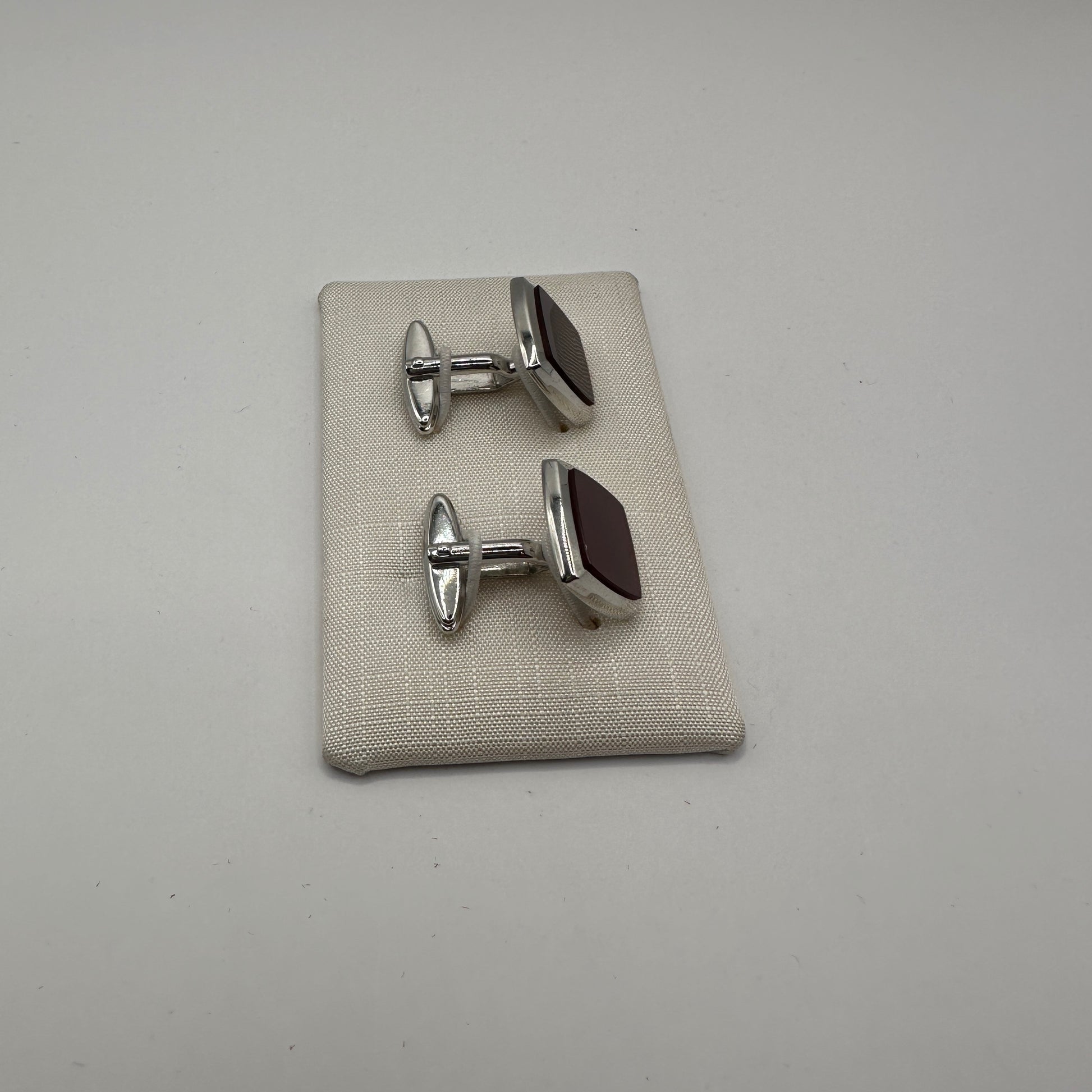 Vintage Manschettenknopf mit tiefrotem Intarsienstein aus 925 Sterling Silber