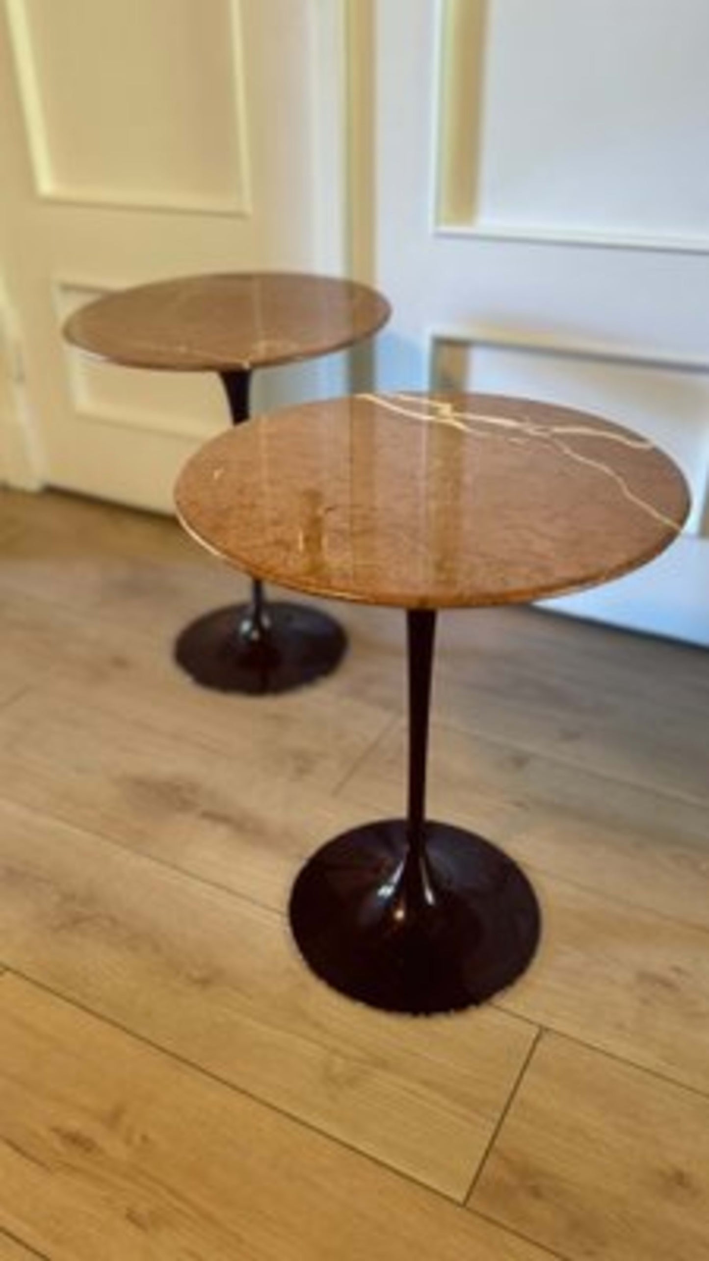 Vintage Beistelltisch Tulip von Eero Saarinen für Knoll International Bordeauxrot Marmor